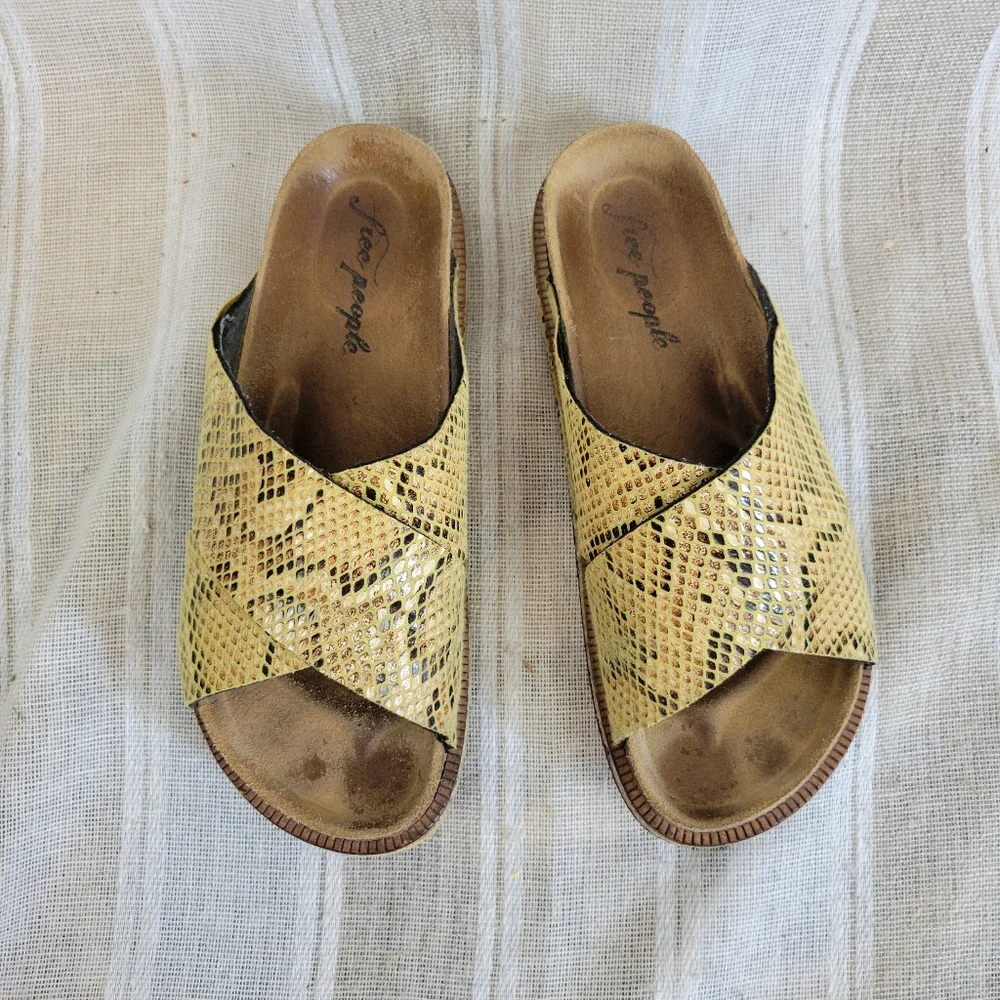 Free People Sidelines Footbed Sandals Snakeskin Size 7.5/8‎